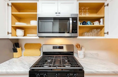Round Rock House | Charming 3-bedroom townhome with lots of amenities in upscale Round Rock