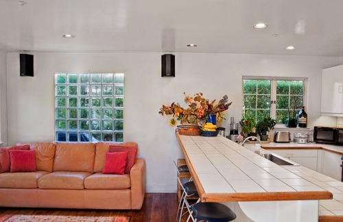 Tiburon House | Charming 3 Bedroom Tiburon Home SUMMER Only 6/20-8/15/23, monthly minimum