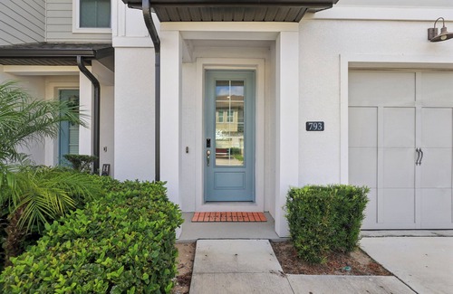 Davenport House | Charming 3-bedroom townhome with AC and great ammenities in fabulous Davenport