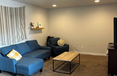 Davis County House | Charming 3-bedroom townhome in welcoming Kaysville with AC, WiFi