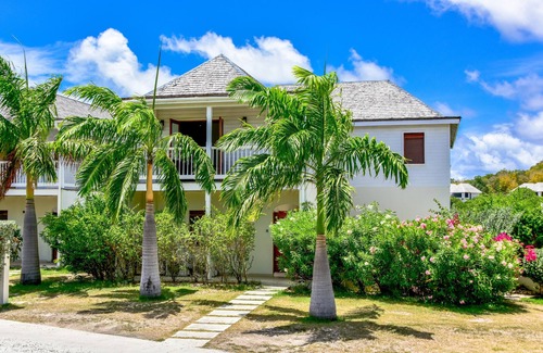 Freetown Villa | Charming 3 Bedroom Townhouse with Pool - On Resort