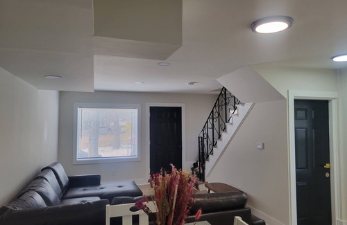 Lansing House | Charming 3-bedroom townhome with WiFi and AC in Lansing