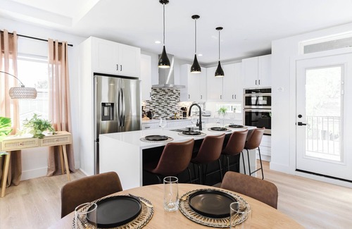 Oak Cliff House | Charming 3-bedroom townhome with hot tub, sauna and delightful Dallas views!