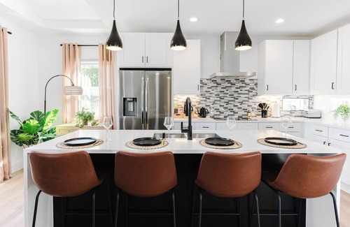 Oak Cliff House | Charming 3-bedroom townhome with hot tub, sauna and delightful Dallas views!