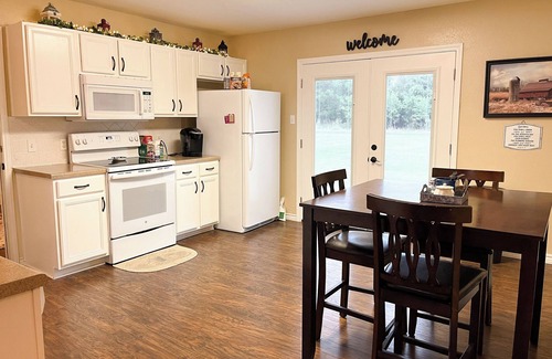 Salado House | Charming 3-bedroom townhome with AC, WiFi in beautiful Salado, Texas.