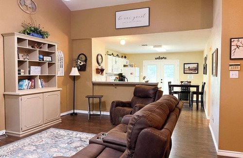 Salado House | Charming 3-bedroom townhome with AC, WiFi in beautiful Salado, Texas.