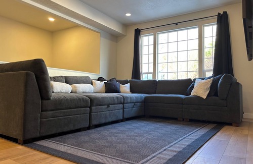 Foot Hills House | Charming 3-bedroom townhome in Provo new remodel