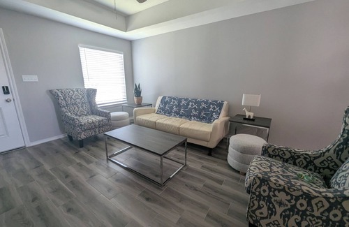 Brownsville House | Charming 3-bedroom house in Brownsville with AC