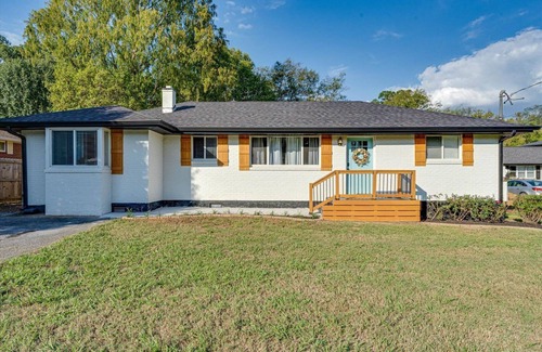 Lookout Valley Neighborhood Association House | Charming 3-bedroom house with WiFi and AC in fabulous Chattanooga