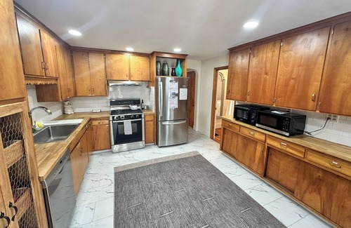 East Aurora House | Charming 3-Bedroom 1.5 Bath East Aurora Village Home walk to Roycroft & Main St
