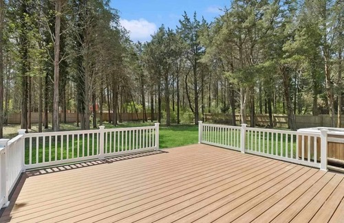 Clearwater Beach House | Charming 3-Bedroom East Hampton Retreat with AC, WiFi, and Private Beach Access
