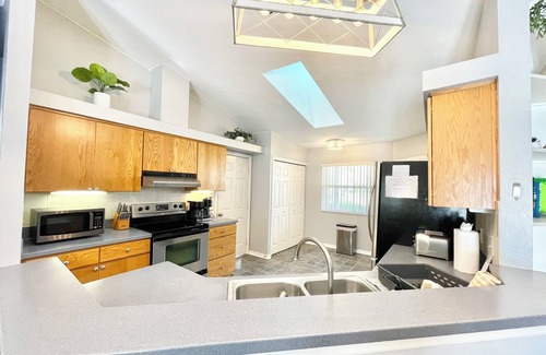 Gainesville House | Charming 3-bedroom house with Private Pool and HOT TUB in lovely Gainesville