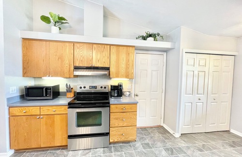Gainesville House | Charming 3-bedroom house with Private Pool and HOT TUB in lovely Gainesville