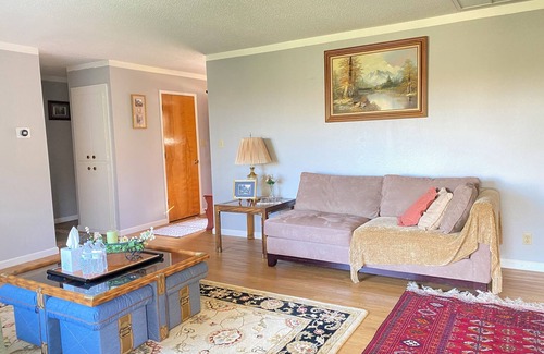 Granite Bay House | Charming 3-bedroom house in serene Granite Bay with AC, WiFi