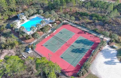 Morgantown House | Charming 3-bedroom house, heated pool, close to the beach, pickleball courts!