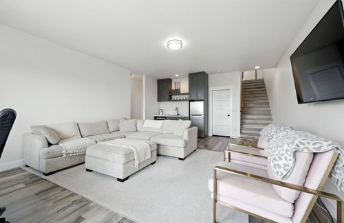 Rock Creek House | Charming 3-bedroom house with AC, fitness room in Happy Valley