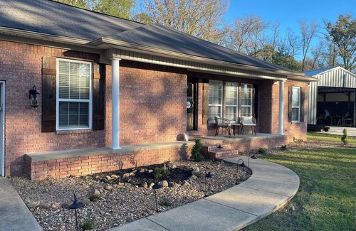 Mid America House | Charming 3-bedroom house in a quiet neighborhood in wonderful Hot Springs