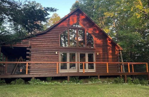 Indian Lake Cabin | Charming 3-bedroom cabin with AC and WiFi in serene Indian Lake