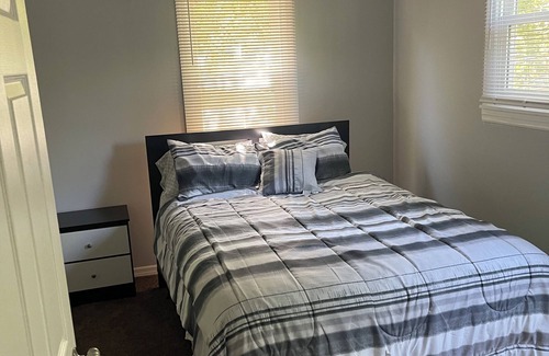 Brentwood House | Charming 3-bedroom house in Jacksonville with WiFi and AC