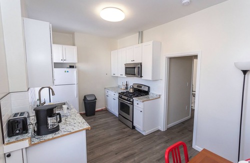 The Heights Apartment | Charming 3-bedroom apartment with AC, WiFi in lovely Jersey City
