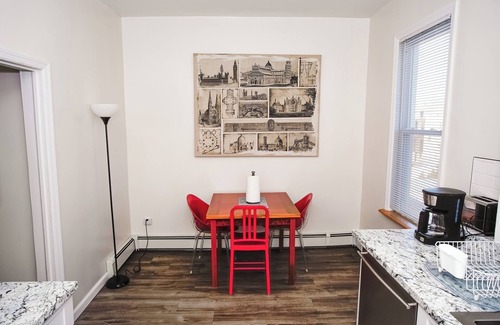 The Heights Apartment | Charming 3-bedroom apartment with AC, WiFi in lovely Jersey City