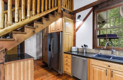 Lake Geneva House | Charming 3-bedroom house in lovely Lake Geneva with AC, WiFi, pond, fire pit