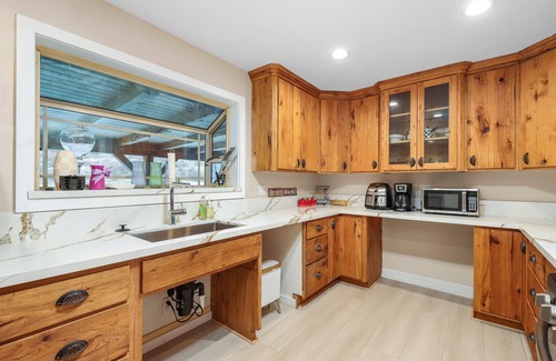 Lake Hughes House | Charming 3-bedroom house with WiFi, AC in lovely Lake Hughes
