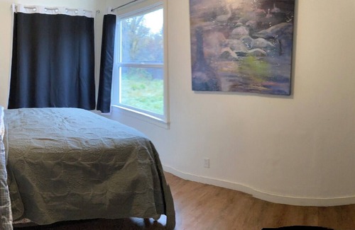 Laytonville House | Charming 3-bedroom house with Sauna, WIFI, fenced yard, lots of free parking.