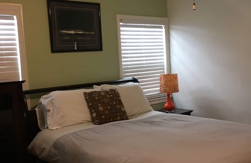 North Hollywood House | Charming 3-bedroom 2 home house with circular pool