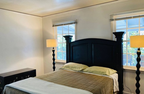 North Hollywood House | Charming 3-bedroom 2 home house with circular pool