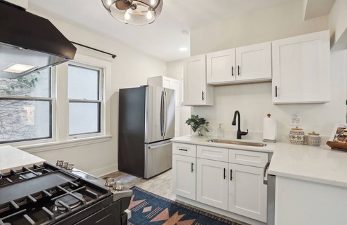 Whittier House | Charming 3-bedroom house within walking distance to Eat Street and Minneapolis