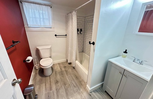 East Carrollton House | Charming 3-bedroom house with WiFi and AC in enchanting New Orleans