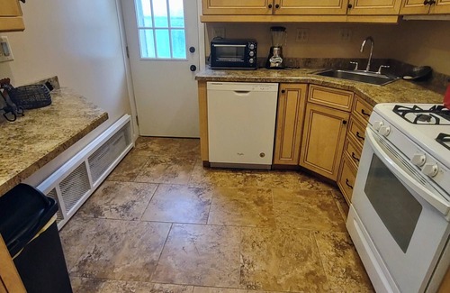 Newbold House | Charming 3-bedroom house in fabulous Philadelphia with WiFi, AC