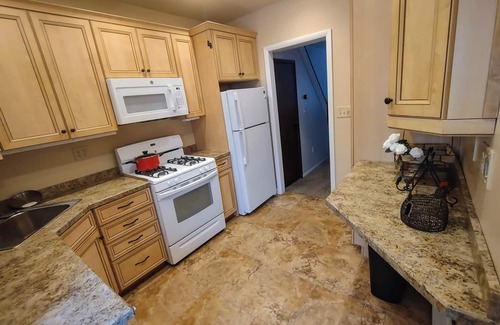 Newbold House | Charming 3-bedroom house in fabulous Philadelphia with WiFi, AC