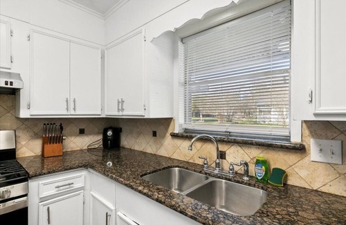 Port Neches House | Charming 3-Bedroom Short-Term Rental in Port Neches