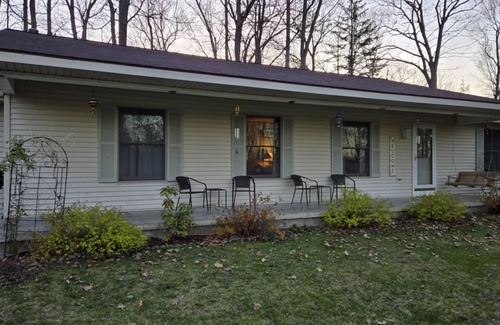 Prudenville House | Charming 3-bedroom, 2-bath house with WiFi and AC near Houghton Lake
