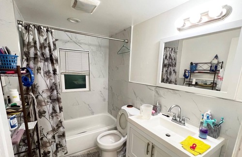 Roselle Park Apartment | Charming 3-bedroom apartment in lovely Roselle Park- 4 mins from NYC Bus Station