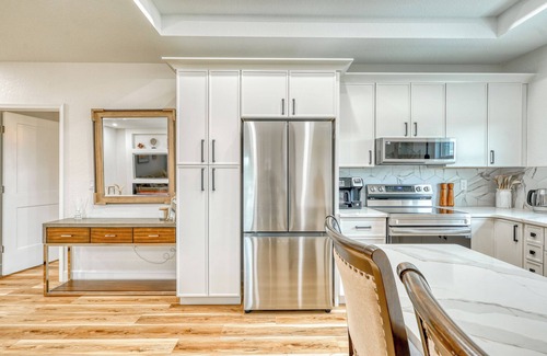 Pebble Beach House | Charming 3-bedroom Relaxing Family Vacation Retreat On The Water, Fishing