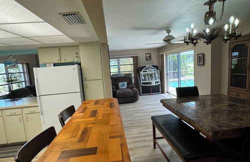 Oakland Hills House | Charming 3-bedroom house with AC, Heated Pool, and WiFi in lovely Rotonda West