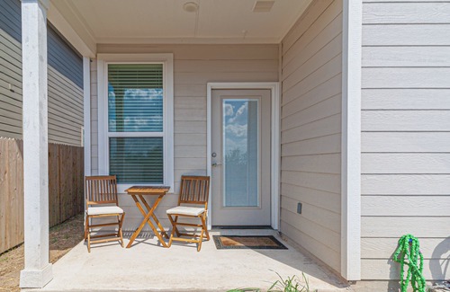 San Antonio House | Charming 3-bedroom townhome in San Antonio with WiFi and AC