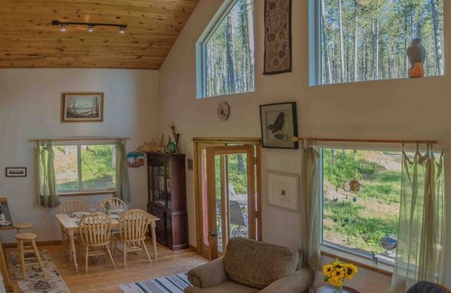 South Haven House | Charming 3-bedroom home with WiFi, AC