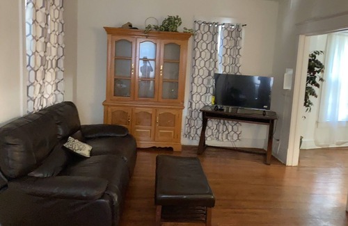 Springfield House | Charming 3-bedroom house with WiFi, AC in delightful Springfield