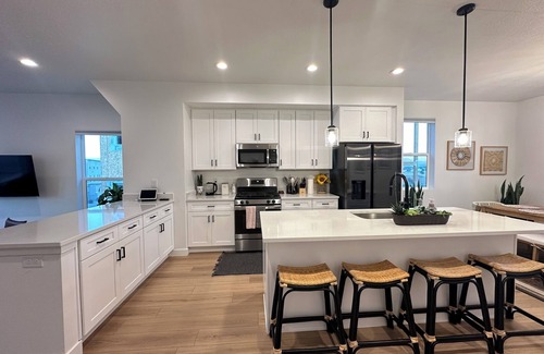 West Jordan House | Charming 3-bedroom townhome with WiFi and AC in welcoming West Jordan