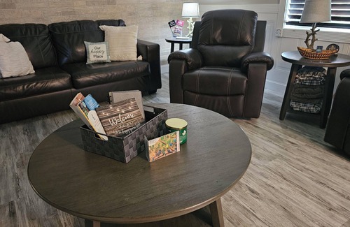 West Monroe House | Charming 3-bedroom,2 bath house, Wifi, outdoor space, grills, washer and dryer