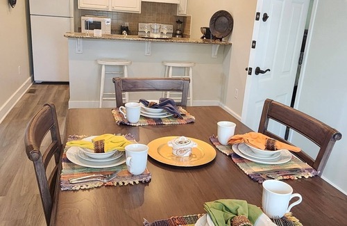 Lackey Cottage | Charming 3-bedroom cottage with AC, fitness room, WiFi in Williamsburg.