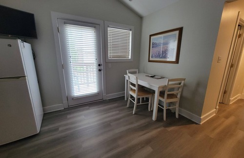 Lackey Cottage | Charming 3-bedroom cottage in pleasant Williamsburg with WiFi, fitness room