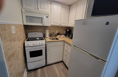 Lackey Cottage | Charming 3-bedroom cottage in pleasant Williamsburg with WiFi, fitness room