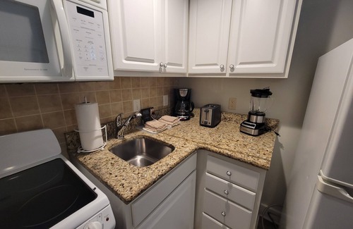 Lackey Cottage | Charming 3-bedroom cottage in pleasant Williamsburg with WiFi, fitness room