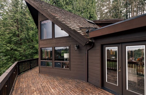 Town Center Cabin | Charming 3-bedroom cabin in Woodinville with AC, WiFi