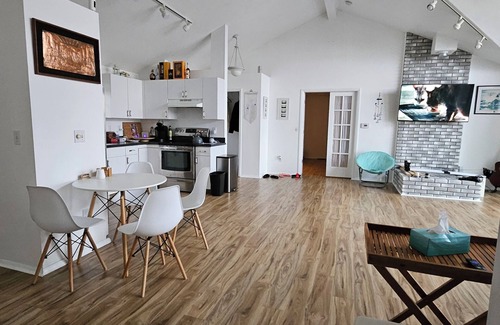 Pinconning Cabin | Charming 3-bedroom waterfront / WiFi & AC in lovely Fraser Township/Bay area